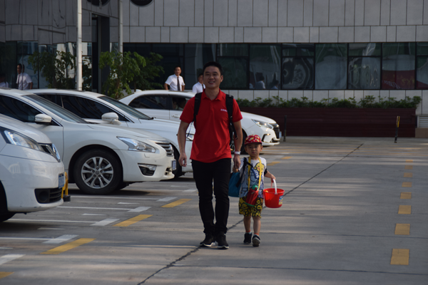 深圳厂房装修哪家好?【深圳新美装饰公司】（400-7777-347）不但拥有丰富的项目经验，同时资深的设计师资源以及团队力量让厂房装修更加专业，装修就找新美装饰.