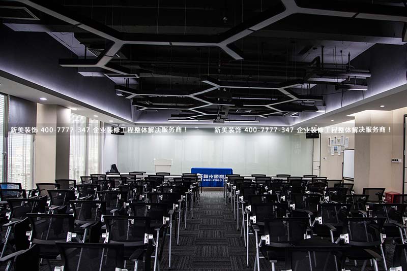 【深圳新美装饰】（400-7777-347）是一家12年直营做公装的深圳装修公司，拥有深圳厂房装修案例3000余，是一家值得信赖的厂房装修公司。